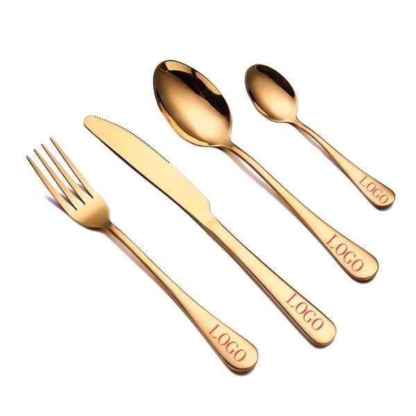 Conjunto de Talheres Dourado com Logo de Casamento
