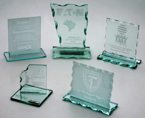 Troféu de vidro personalizado